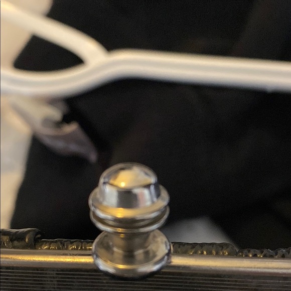 Elegant Black Textured Shoulder Bag with Metallic Clasp - Picture 3 of 6